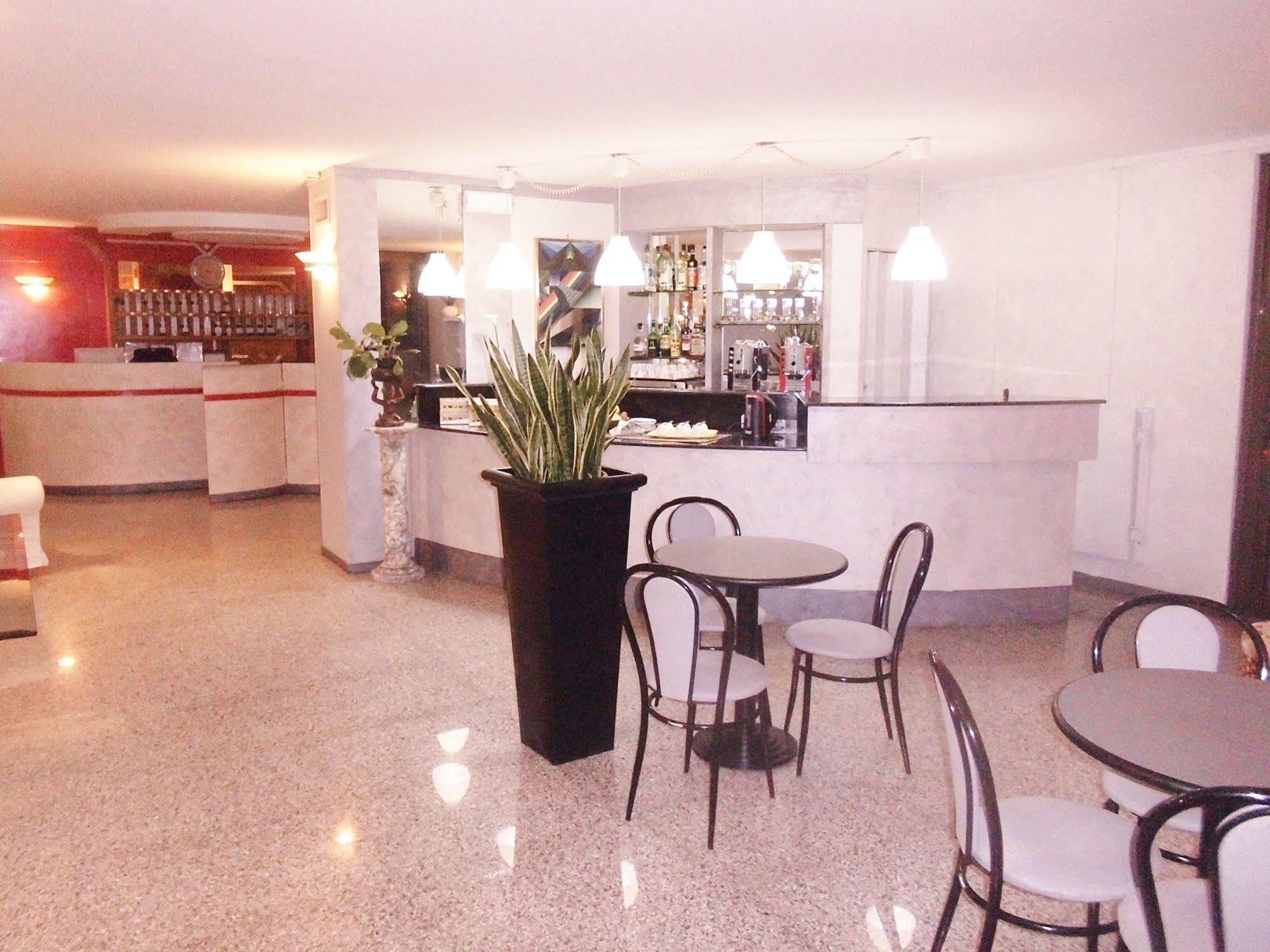 Hotel Desiderio Roma Esterno foto